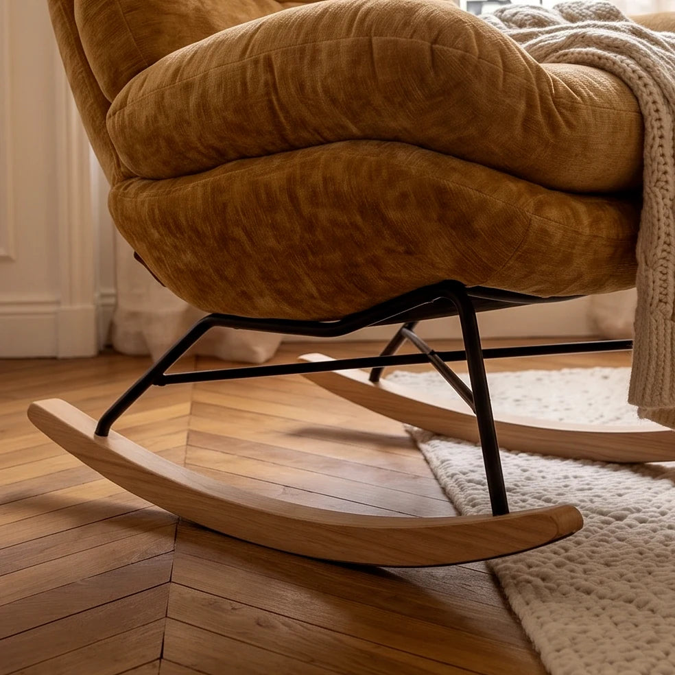 NESTA, rocking chair cocon en velours chenille, détail de la bascule