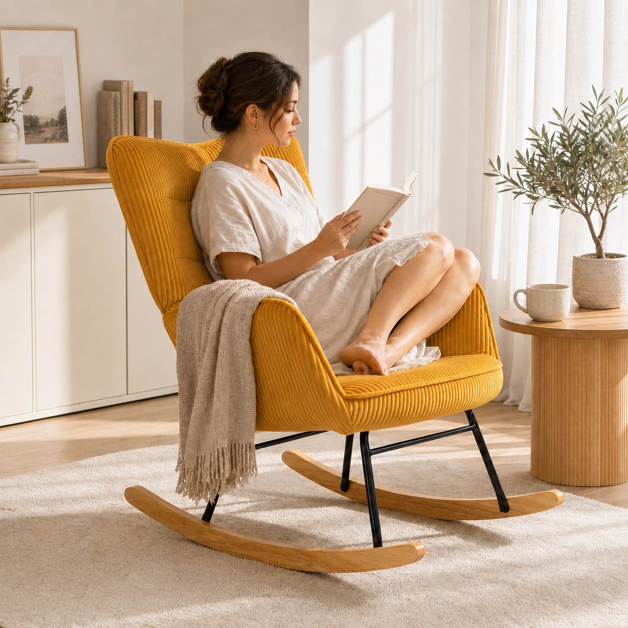 SOLIS - rocking chair jaune vintage, coin lecture