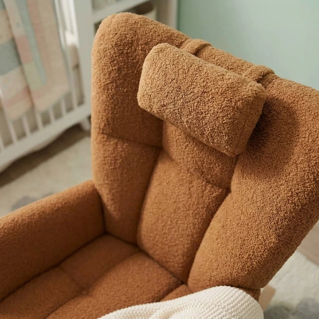ROVKA, rocking chair allaitement en tissu teddy, détail de l'appui-tête