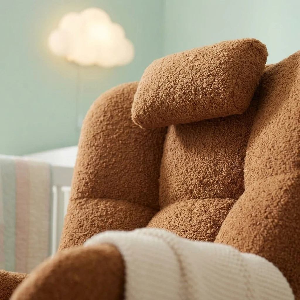 ROVKA, rocking chair allaitement en tissu teddy, gros plan sur le tissu